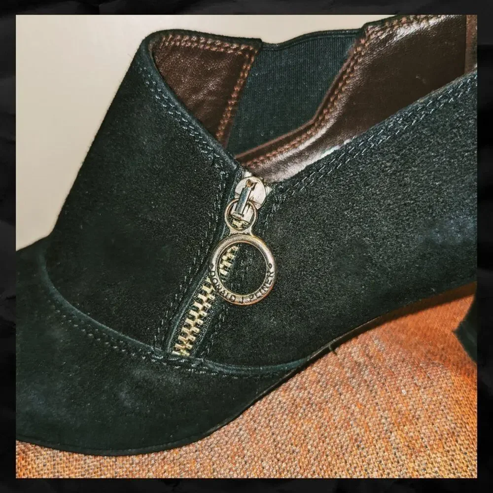 Donald J Pliner Suede Zip Booties Narrow Snip Toe Louis Heel EUC